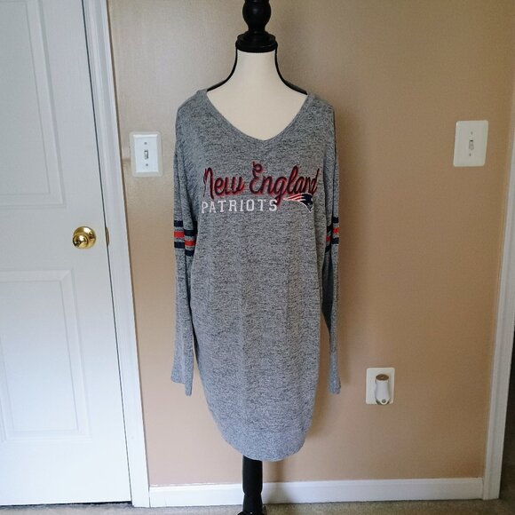 NFL-NEW ENGLAND PATRIOTS-WOMENS GRAY-LONG SLEEVE-V-NECK-LOUNGE SHIRT-VERY SOFT - Picture 1 of 2